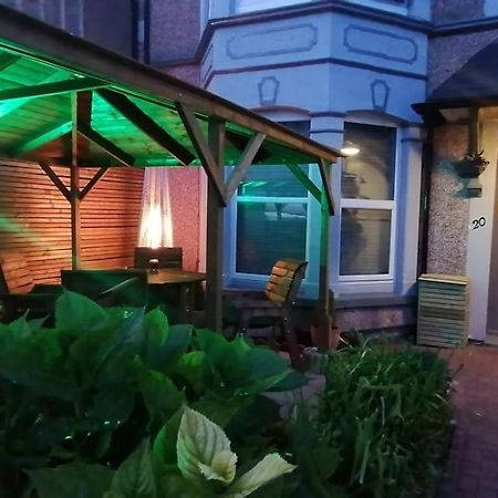 Morwenna Luxury Holiday Apartments Llandudno Ngoại thất bức ảnh